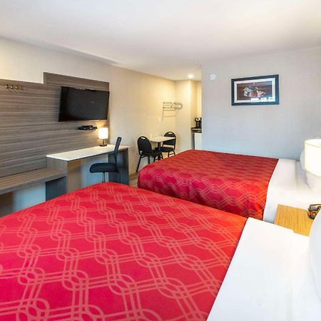 Econo Lodge Inn & Suites Pincher Creek Buitenkant foto