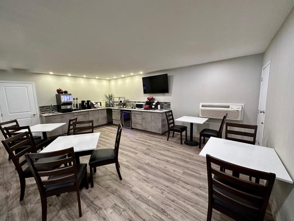 Econo Lodge Inn & Suites Pincher Creek Buitenkant foto