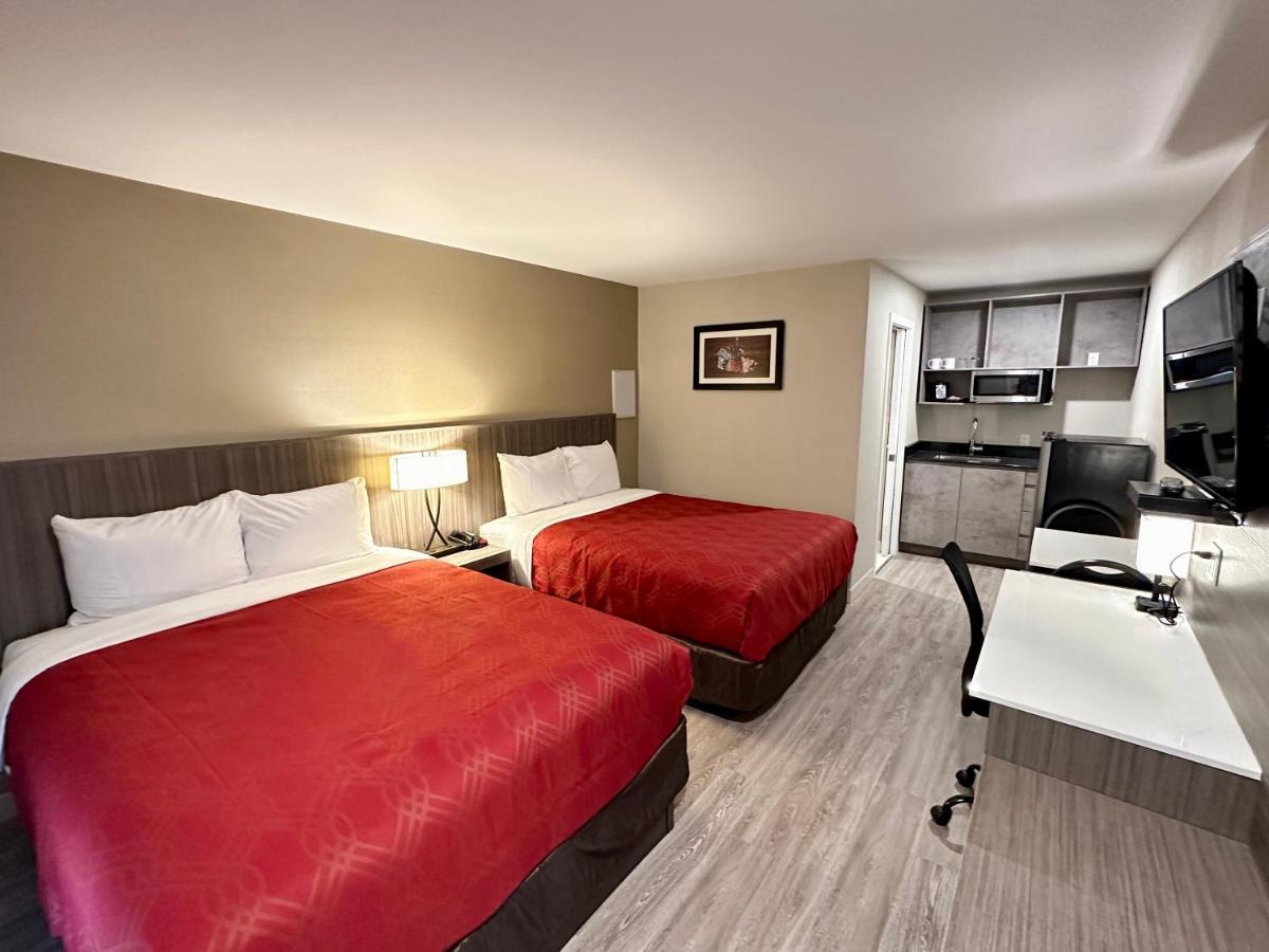 Econo Lodge Inn & Suites Pincher Creek Buitenkant foto