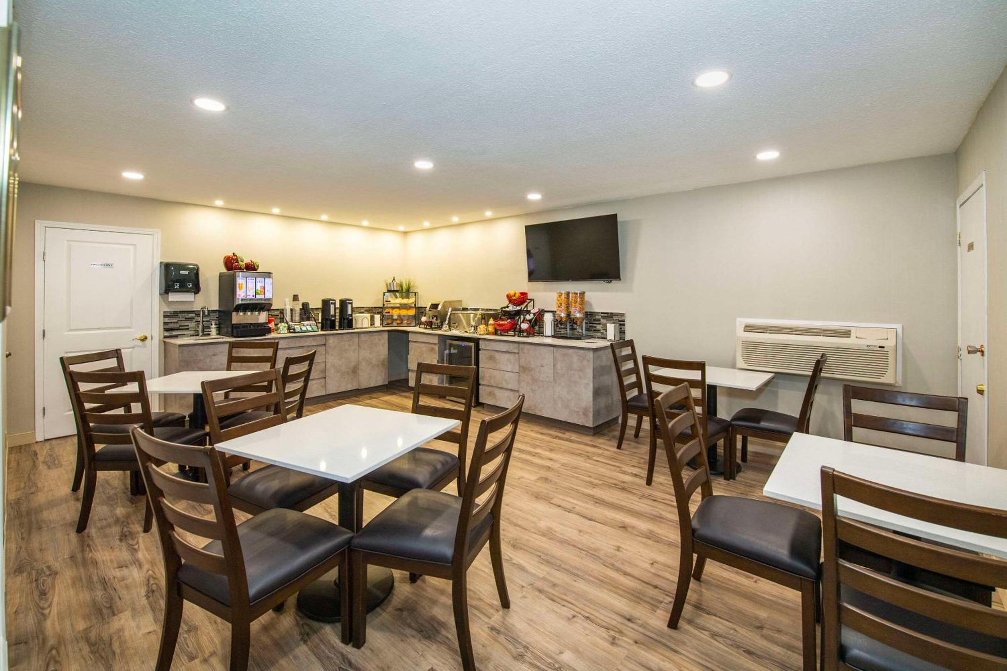 Econo Lodge Inn & Suites Pincher Creek Buitenkant foto