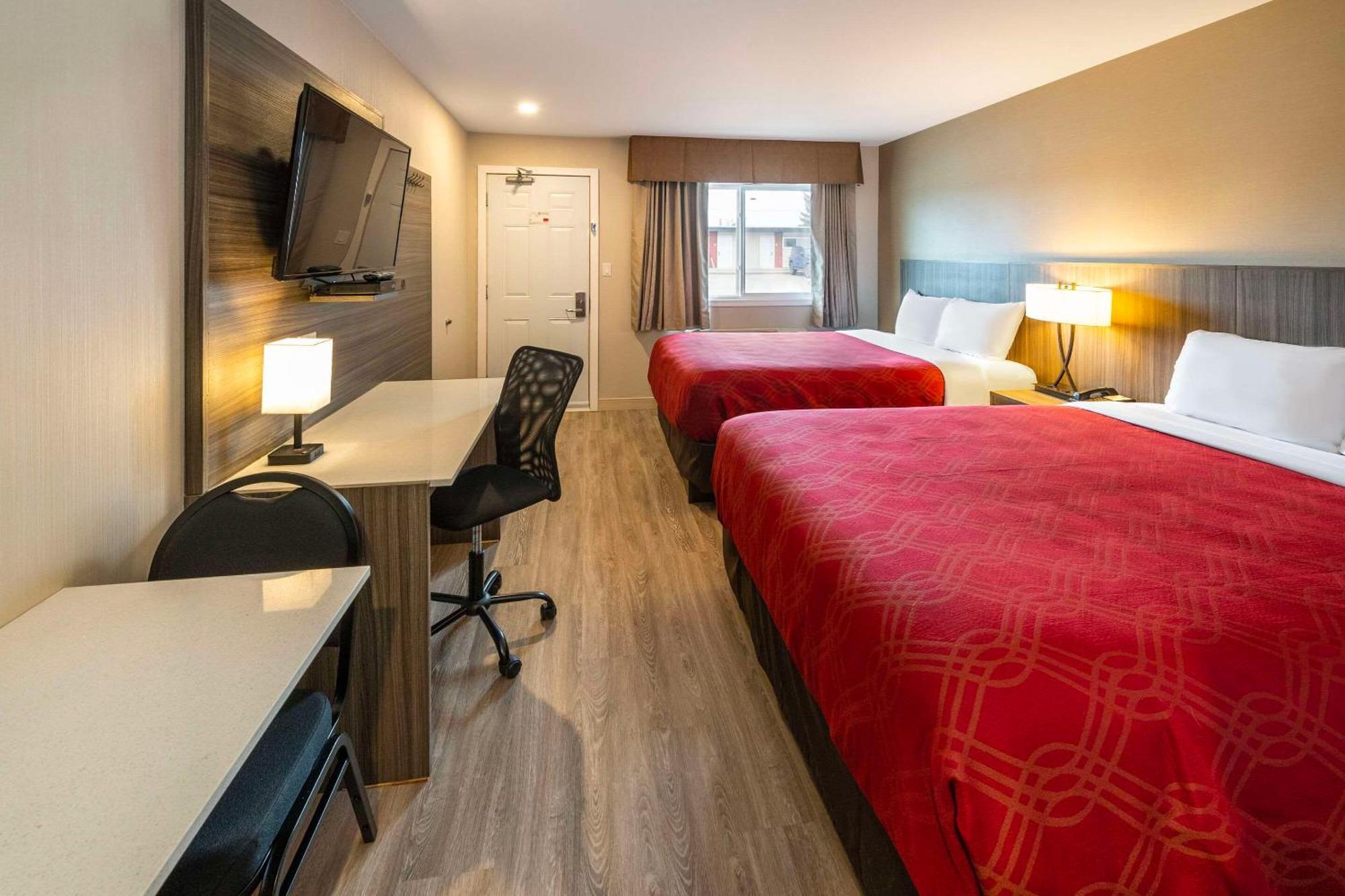 Econo Lodge Inn & Suites Pincher Creek Buitenkant foto