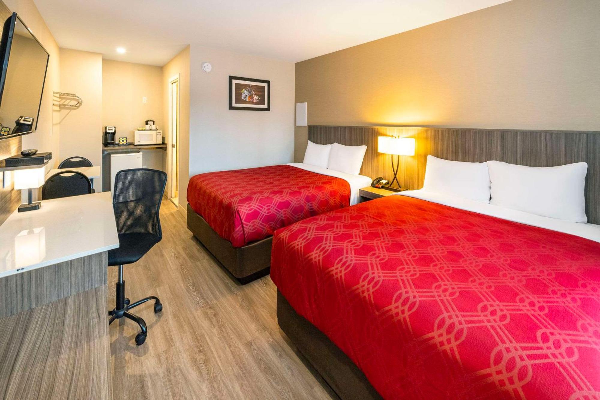 Econo Lodge Inn & Suites Pincher Creek Buitenkant foto