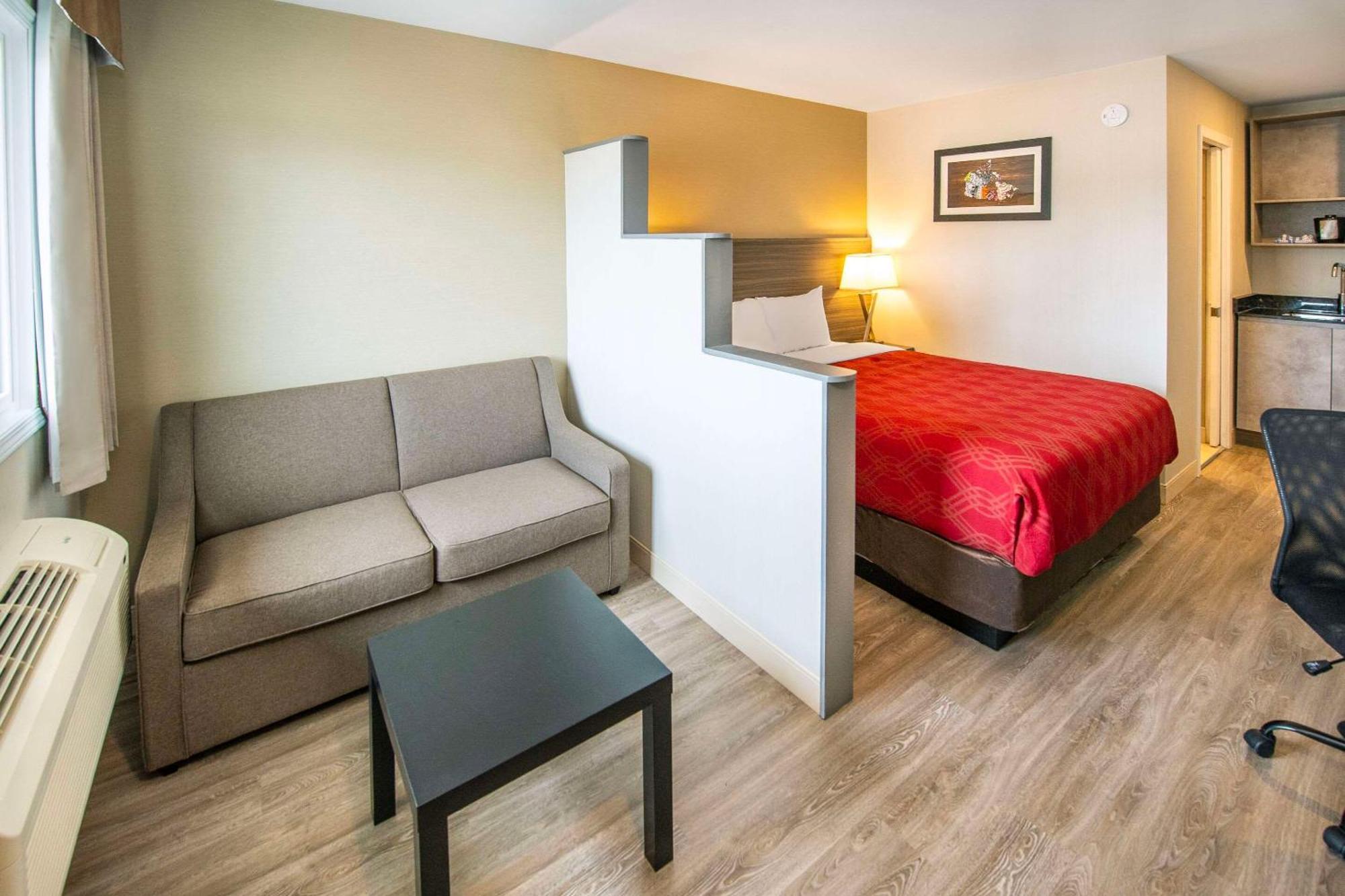 Econo Lodge Inn & Suites Pincher Creek Buitenkant foto
