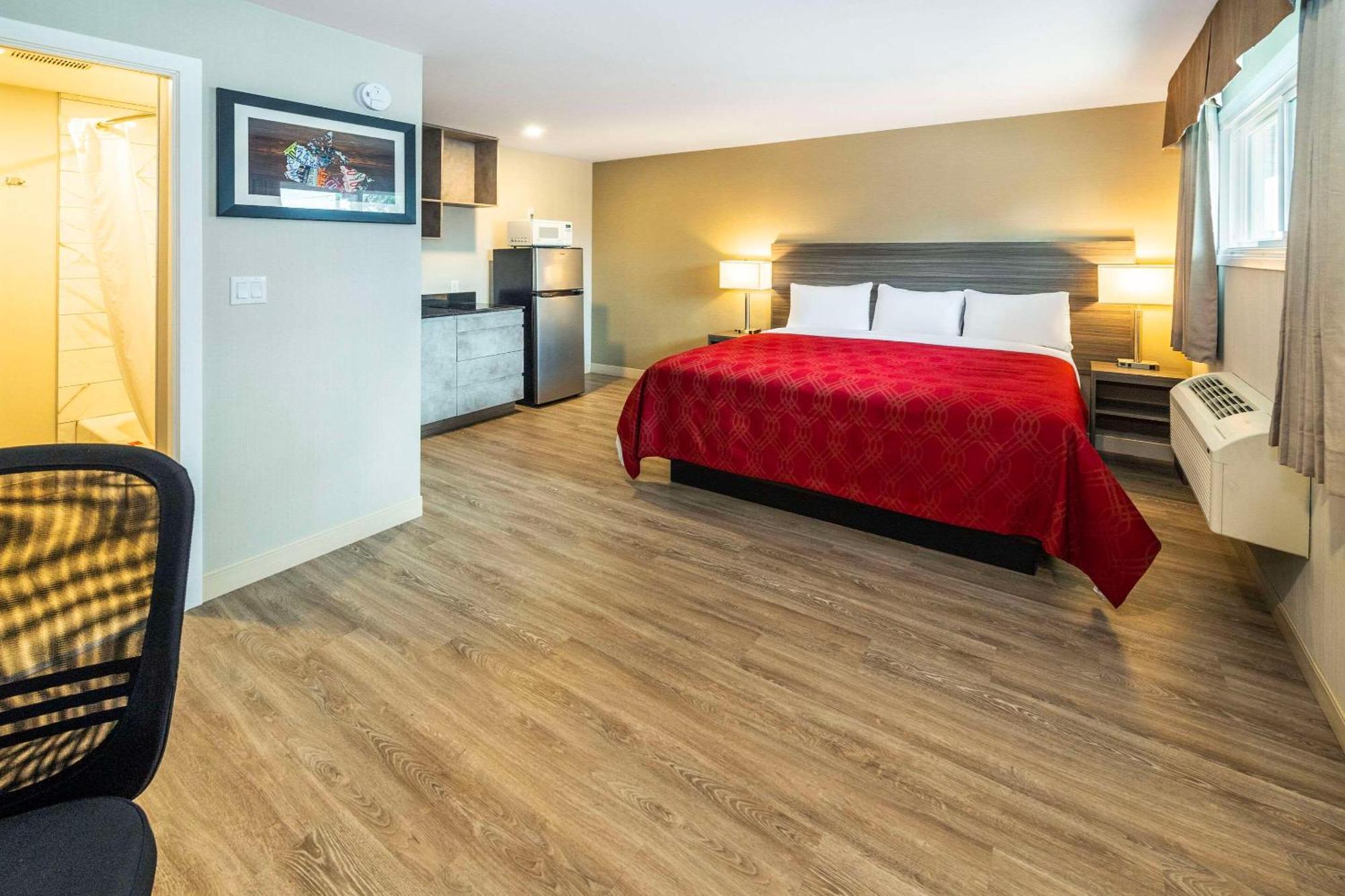 Econo Lodge Inn & Suites Pincher Creek Buitenkant foto