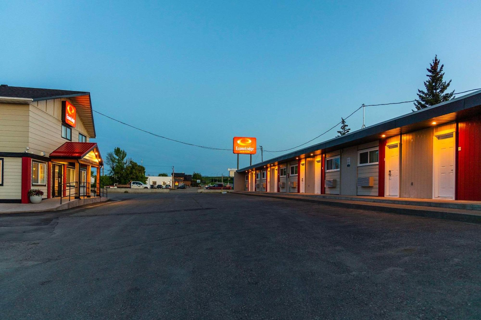 Econo Lodge Inn & Suites Pincher Creek Buitenkant foto