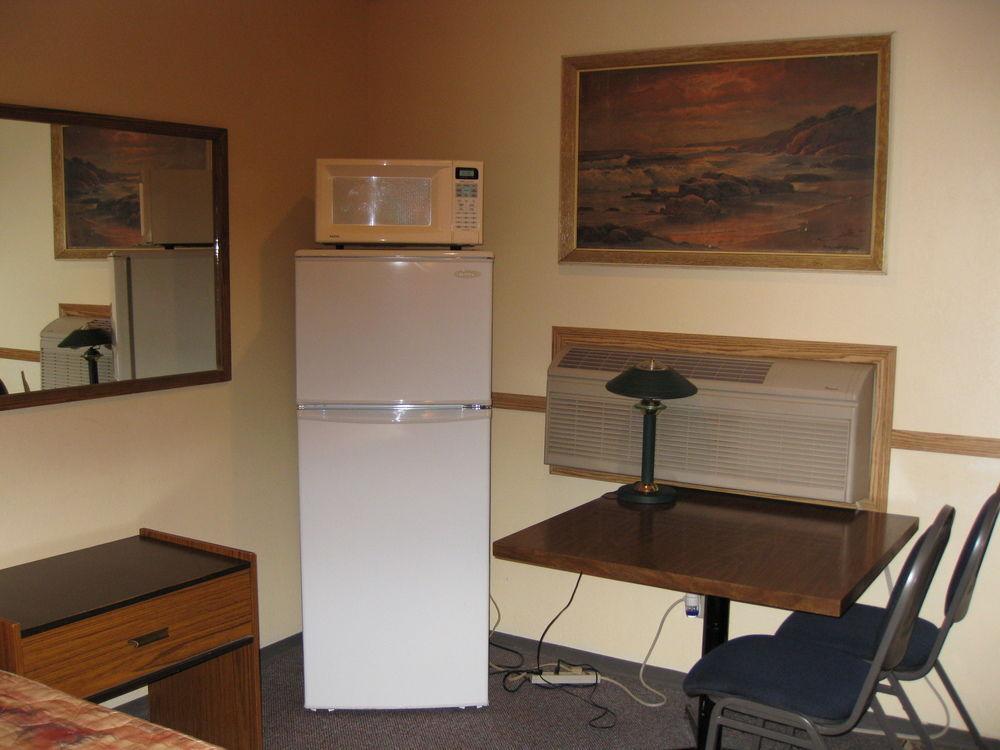 Econo Lodge Inn & Suites Pincher Creek Buitenkant foto