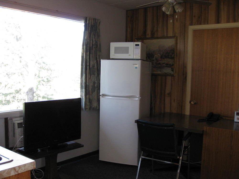 Econo Lodge Inn & Suites Pincher Creek Buitenkant foto