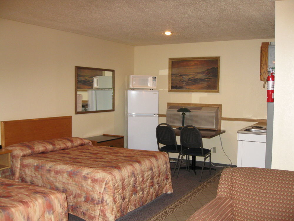 Econo Lodge Inn & Suites Pincher Creek Buitenkant foto