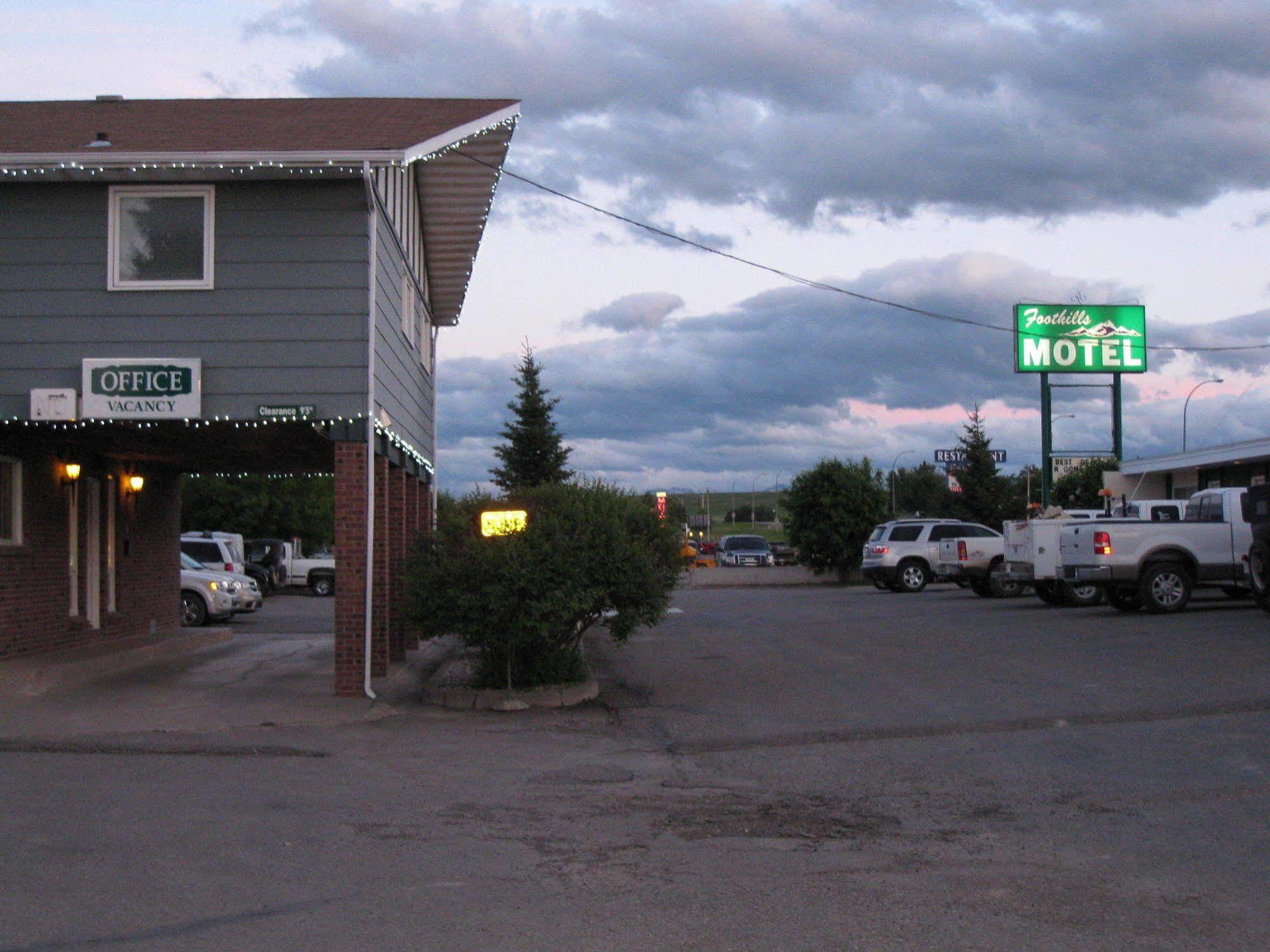 Econo Lodge Inn & Suites Pincher Creek Buitenkant foto