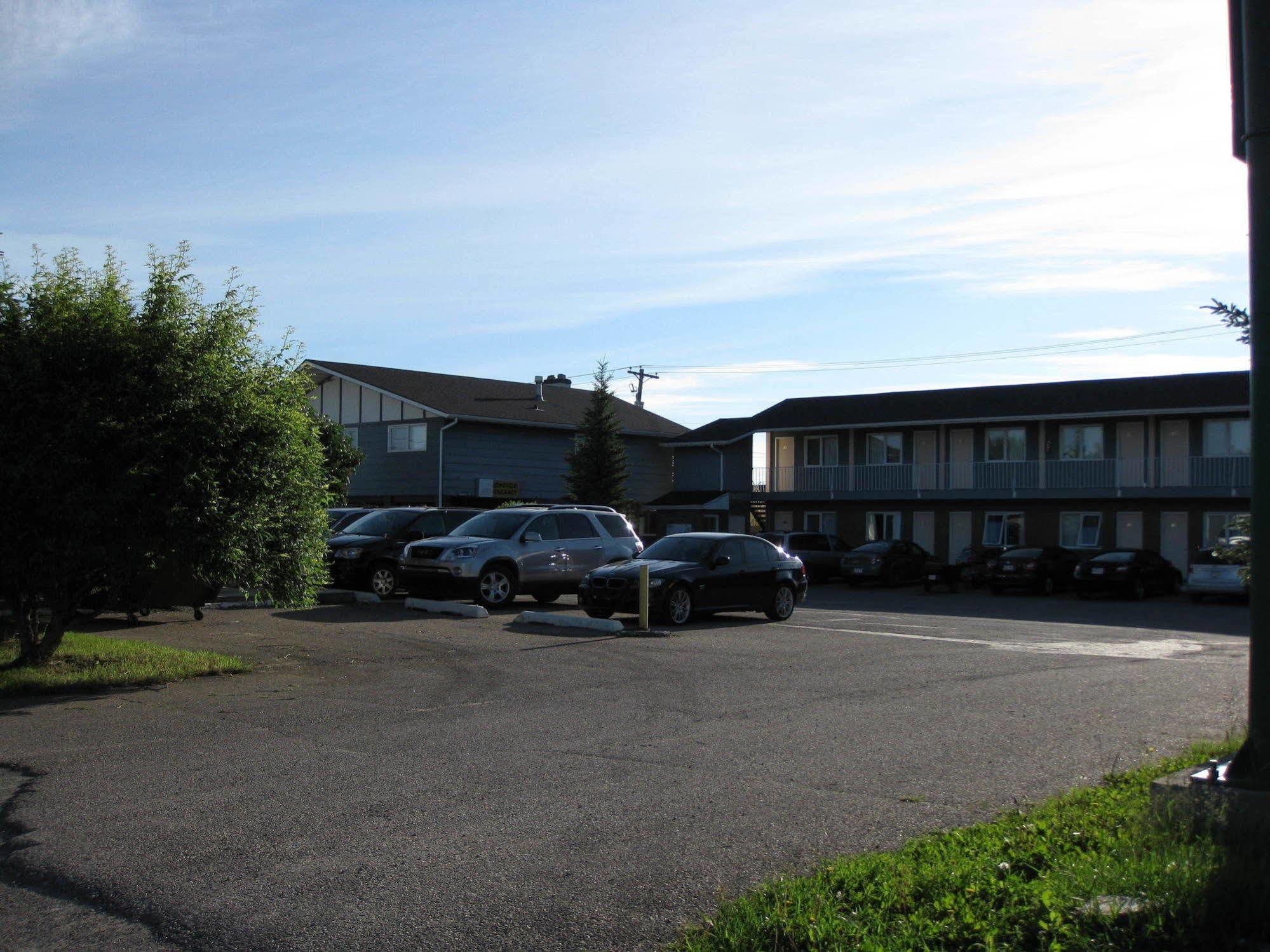 Econo Lodge Inn & Suites Pincher Creek Buitenkant foto